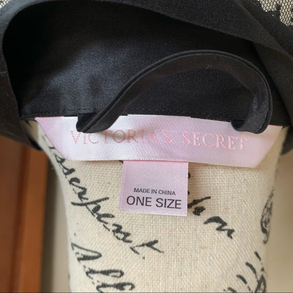 Victoria Secret Robe - Picture 6 of 8